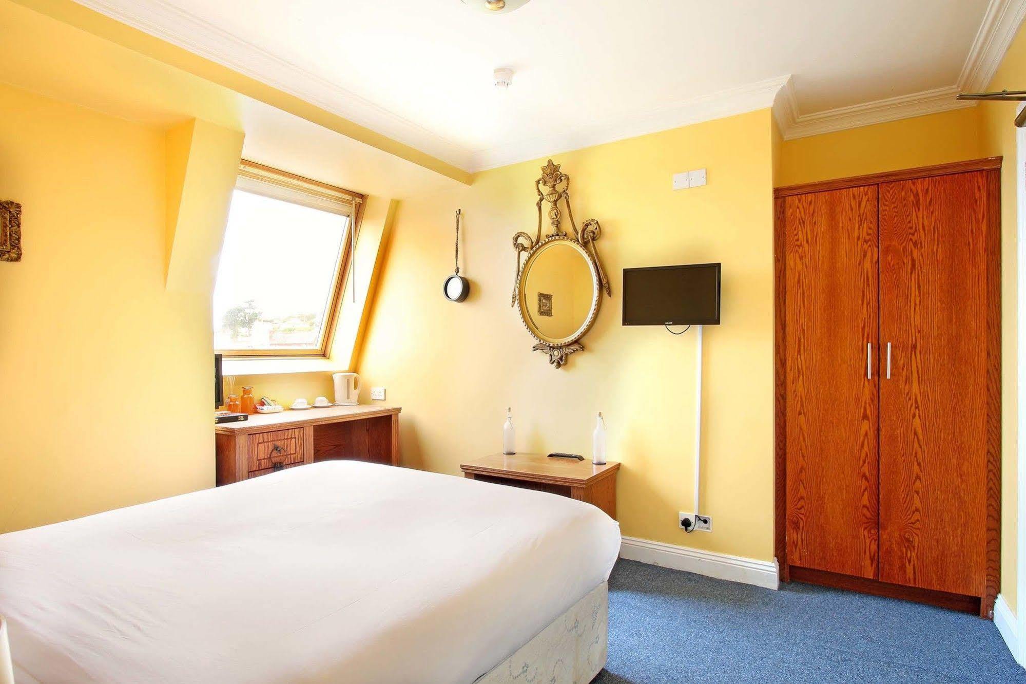 The Sands Hotel Tramore Exterior photo